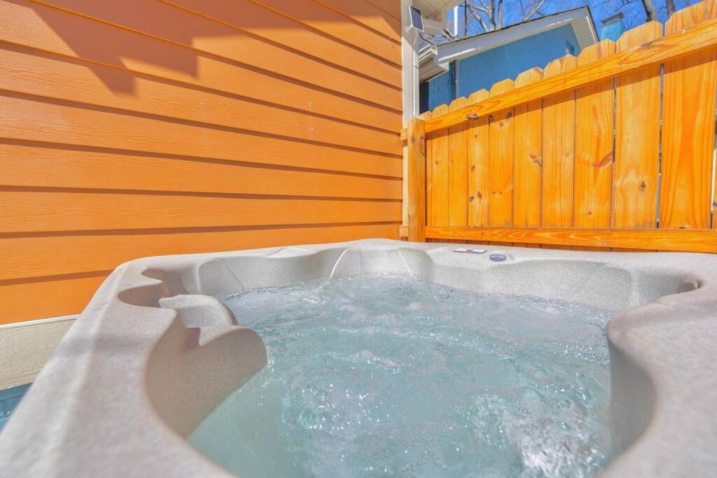 Brand New Cozy Modern Bungalow W/Hot Tub+Movieroom 7 Min From Uptown Шарлотт Екстер'єр фото
